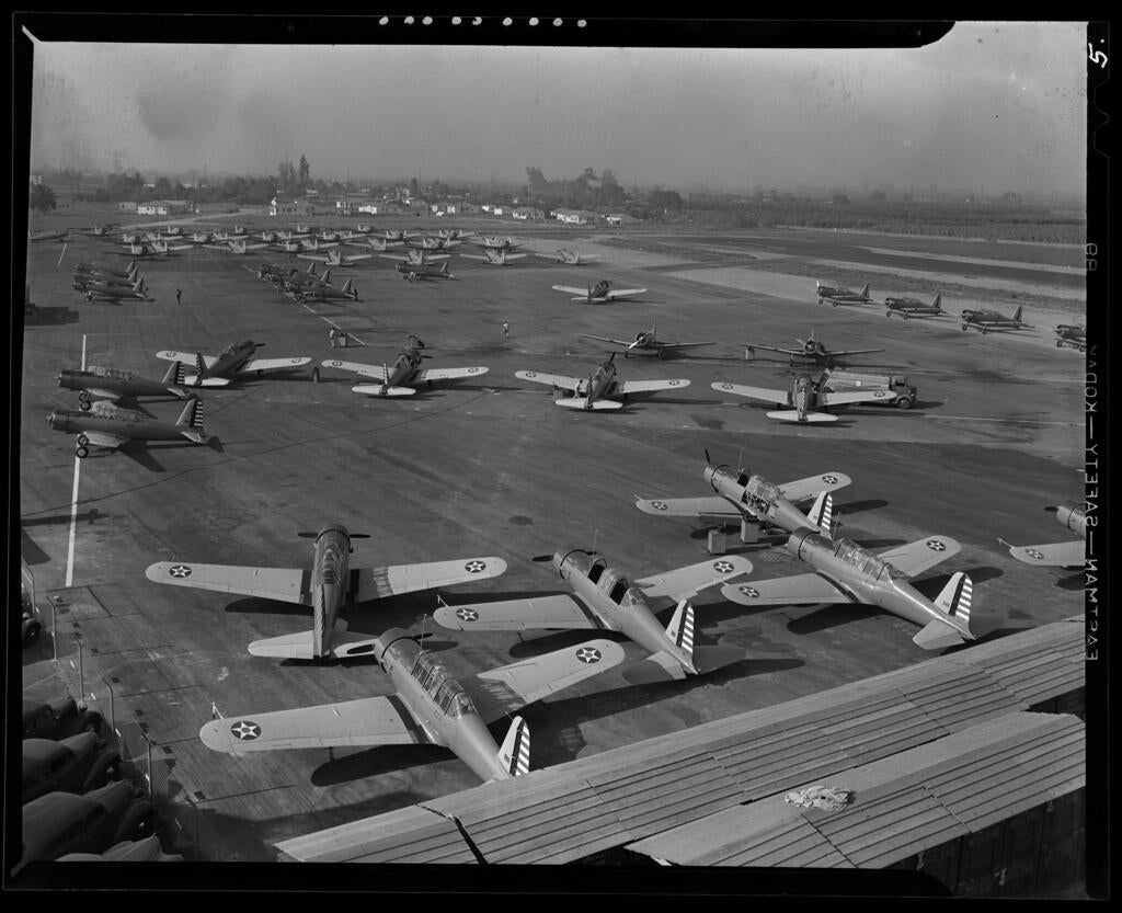 100 planes on field, Downey, Calif., 1941